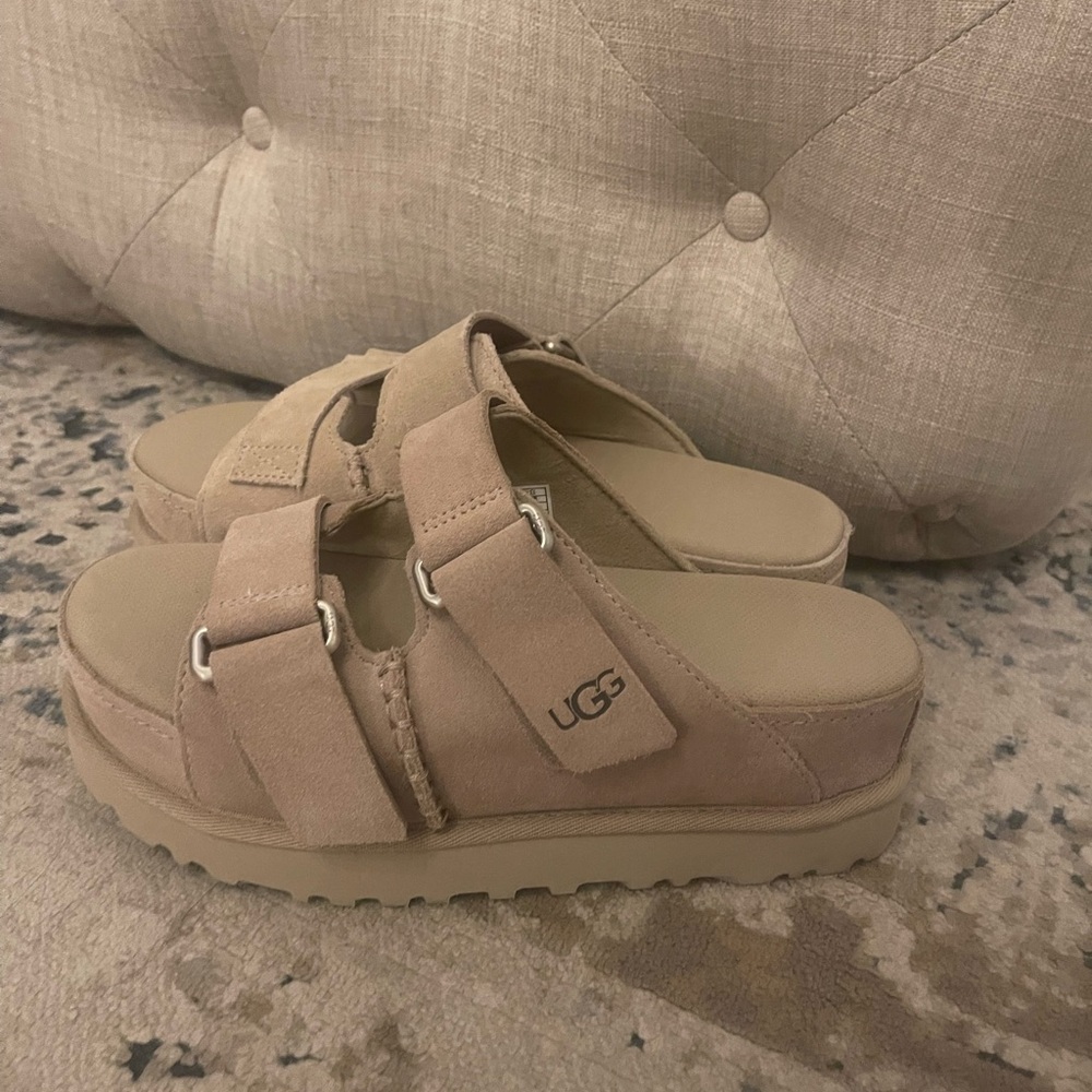 Uggs slip on size 7 - Picture 4 of 5